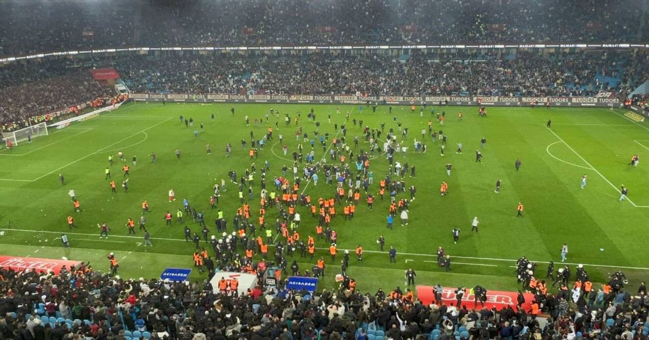 Olaylı derbi sonrası TFF’den açıklama: ‘Gerekli cezanın uygulanacağından kimse şüphe etmesin Olaylı derbi sonrası TFF’den açıklama: ‘Gerekli cezanın uygulanacağından kimse şüphe etmesin