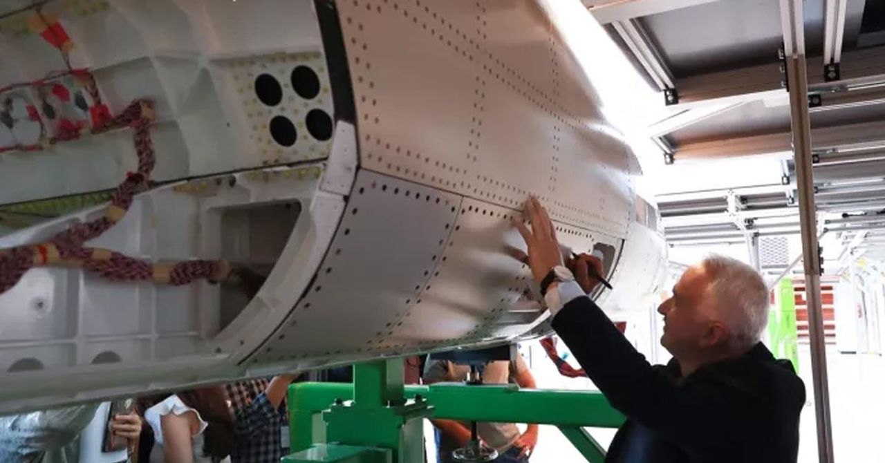 Ön gövde için sadece 350 parça bir araya getirildi Ön gövde için sadece 350 parça bir araya getirildi