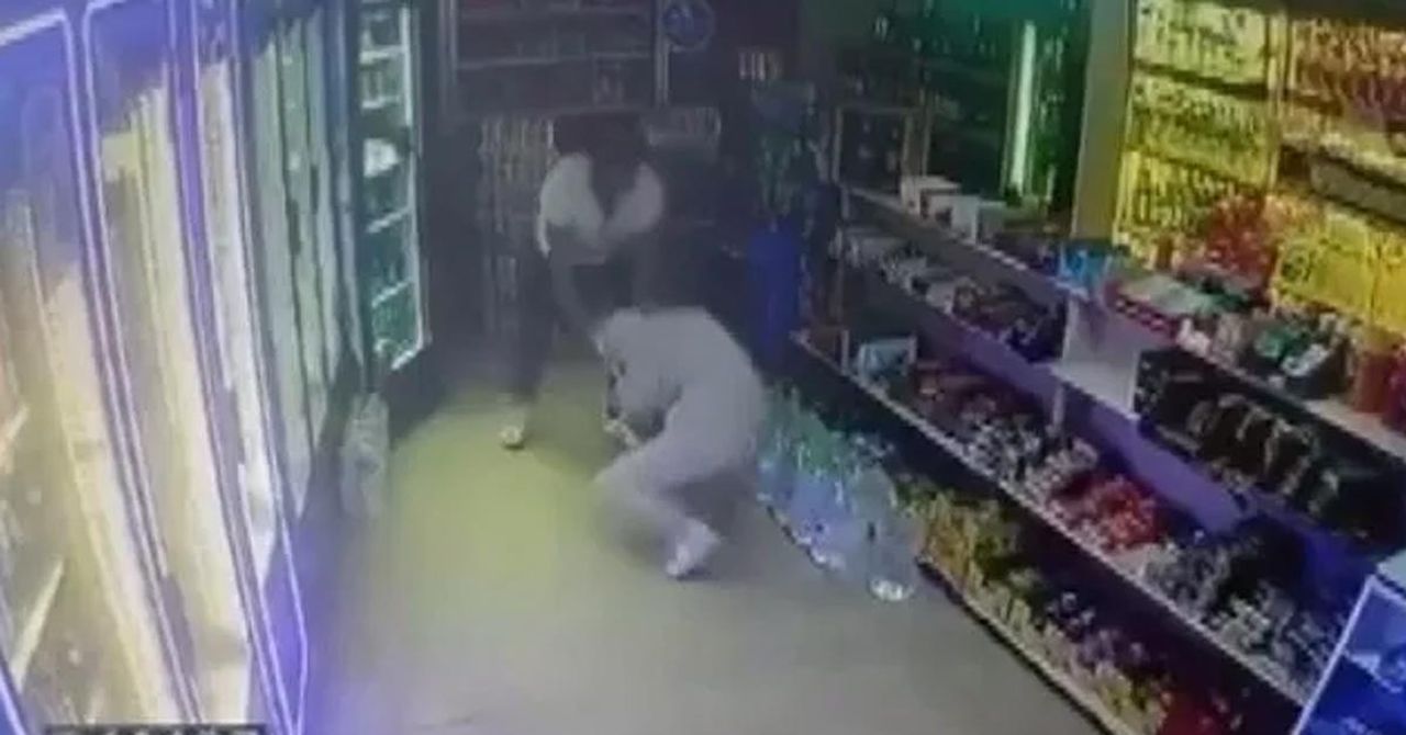 Otomobille ezmeye çalıştı