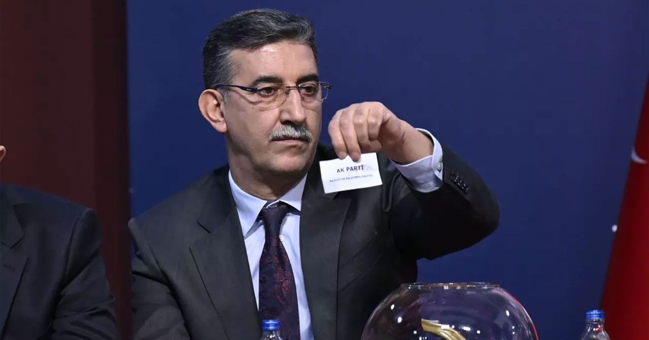 Oy pusulasında partilerin yeri belli oldu Oy pusulasında partilerin yeri belli oldu
