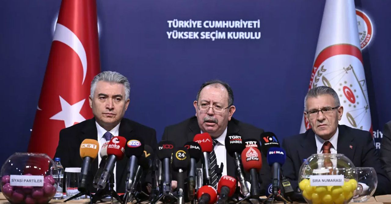 Oy pusulasında partilerin yeri belli oldu Oy pusulasında partilerin yeri belli oldu