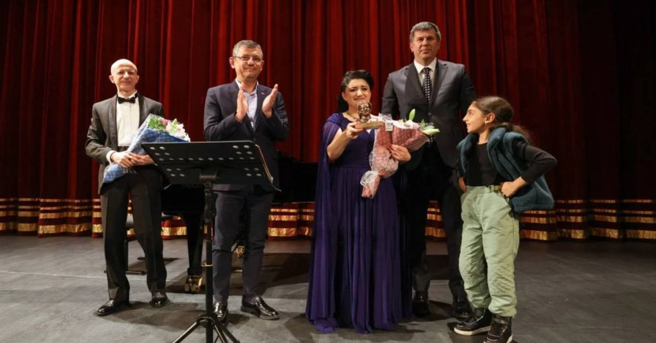 Özgür Özel Pervin Chakar Özgür Özel Pervin Chakar