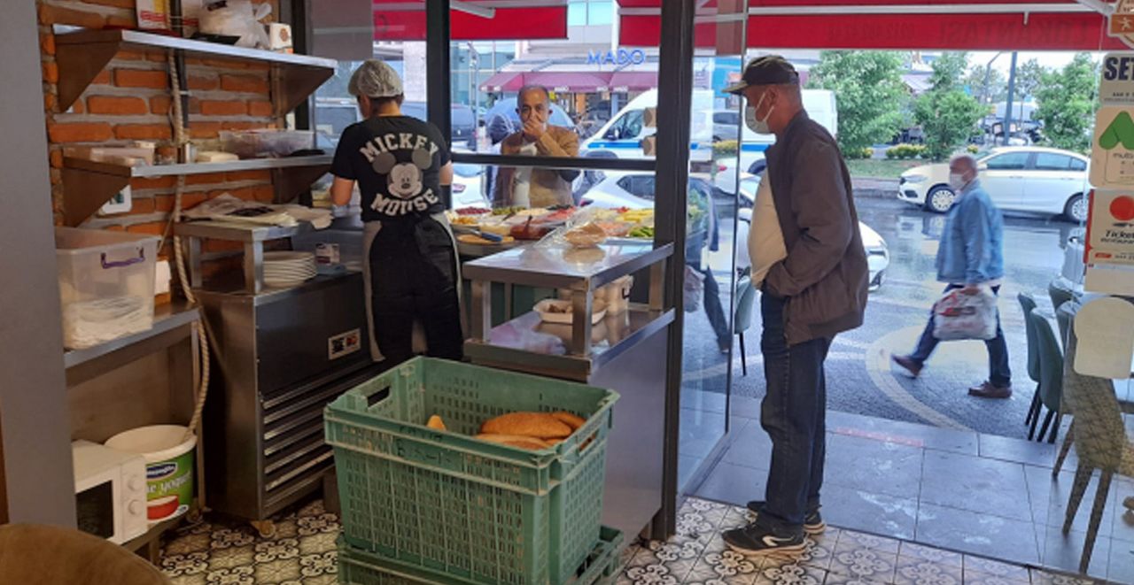 Restoran ve Kafeler Aylar Sonra Kapılarını Müşterilerine Açtı531435 Restoran ve Kafeler Aylar Sonra Kapılarını Müşterilerine Açtı531435
