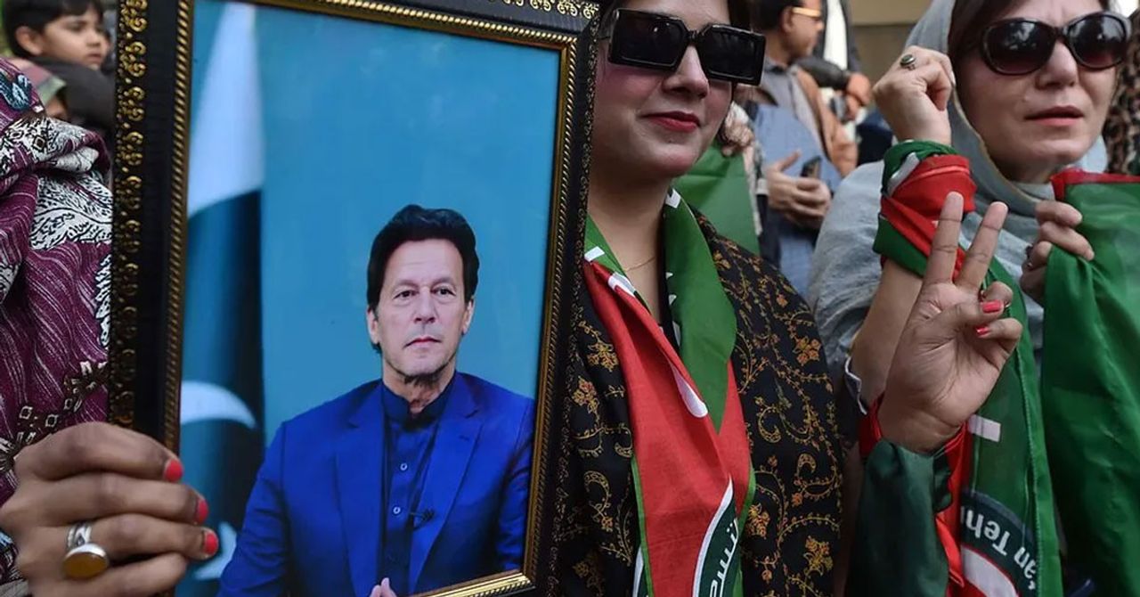 Pakistan eski başbakanı İmran Khan 10 yıl hapis cezası Pakistan eski başbakanı İmran Khan 10 yıl hapis cezası