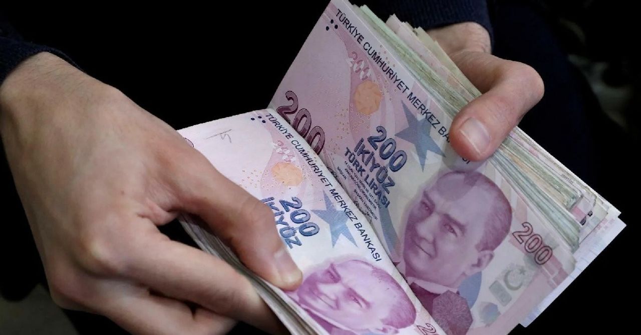Patron maaşını geç yatırınca mahkemeye başvurdu: Kıdem tazminatına kadar aldı Patron maaşını geç yatırınca mahkemeye başvurdu: Kıdem tazminatına kadar aldı