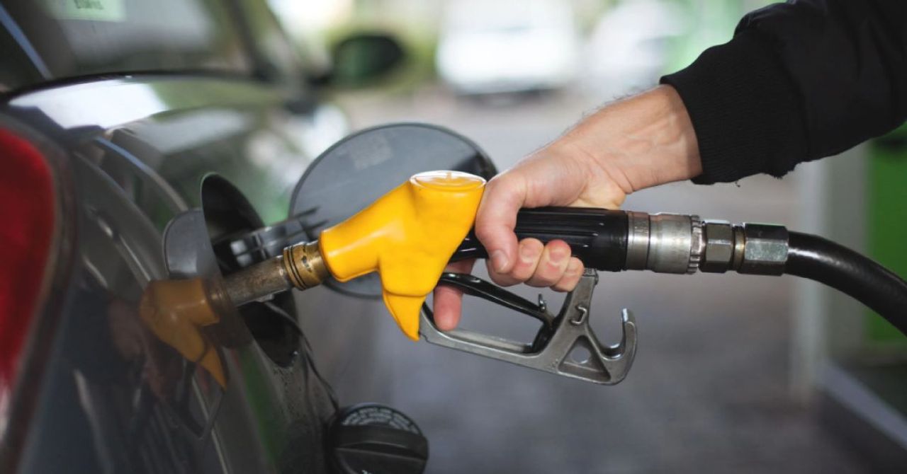 Petrol ve döviz geriledi: Akaryakıt fiyatlarına indirim geliyor Petrol ve döviz geriledi: Akaryakıt fiyatlarına indirim geliyor