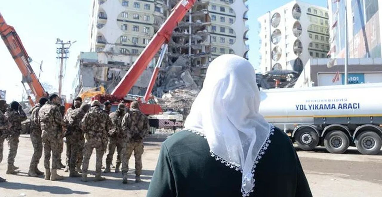 PÖH sırtında taşıdı PÖH sırtında taşıdı
