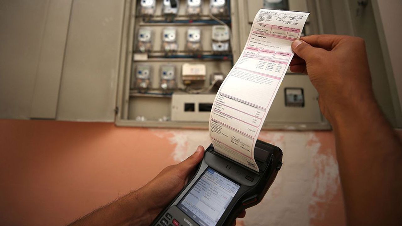 PTT elektrik faturasıyla geleni ödeme yapıyor! Elektrik faturaları bedavaya ödeniyor PTT elektrik faturasıyla geleni ödeme yapıyor! Elektrik faturaları bedavaya ödeniyor