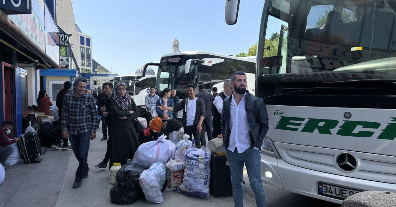 Ramazan Bayramı öncesi otogarlarda yoğunluk sürüyor: Biletlerin yüzde 80 Ramazan Bayramı öncesi otogarlarda yoğunluk sürüyor: Biletlerin yüzde 80
