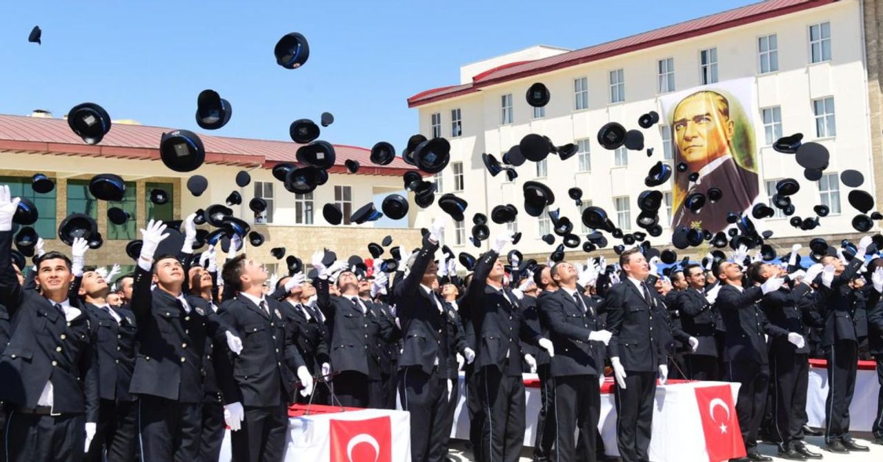 Resmi Gazete’de yayımlandı: Binlerce POMEM adayı alınacak Resmi Gazete’de yayımlandı: Binlerce POMEM adayı alınacak