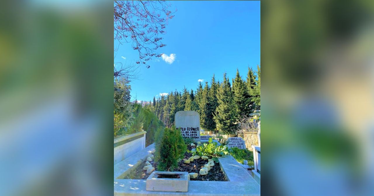 Babasının mezarına kalp çizen genç kadın, gökyüzüne baktığında gördüğüne inanamadı! Babasının mezarına kalp çizen genç kadın, gökyüzüne baktığında gördüğüne inanamadı!