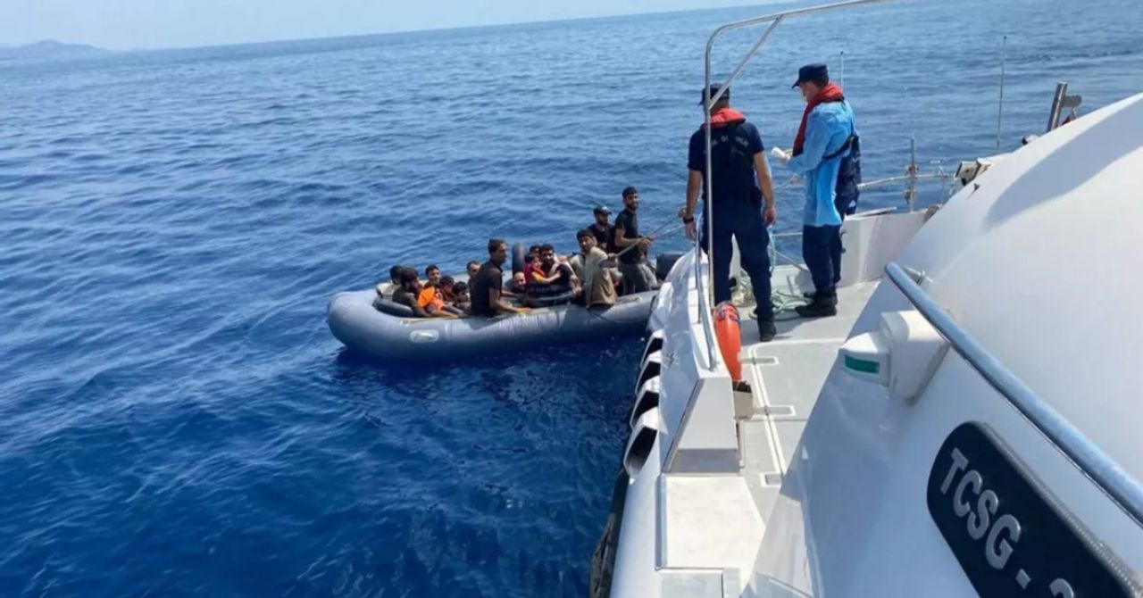 Sahil güvelik Düzensiz göçmenleri yakaladı Sahil güvelik Düzensiz göçmenleri yakaladı