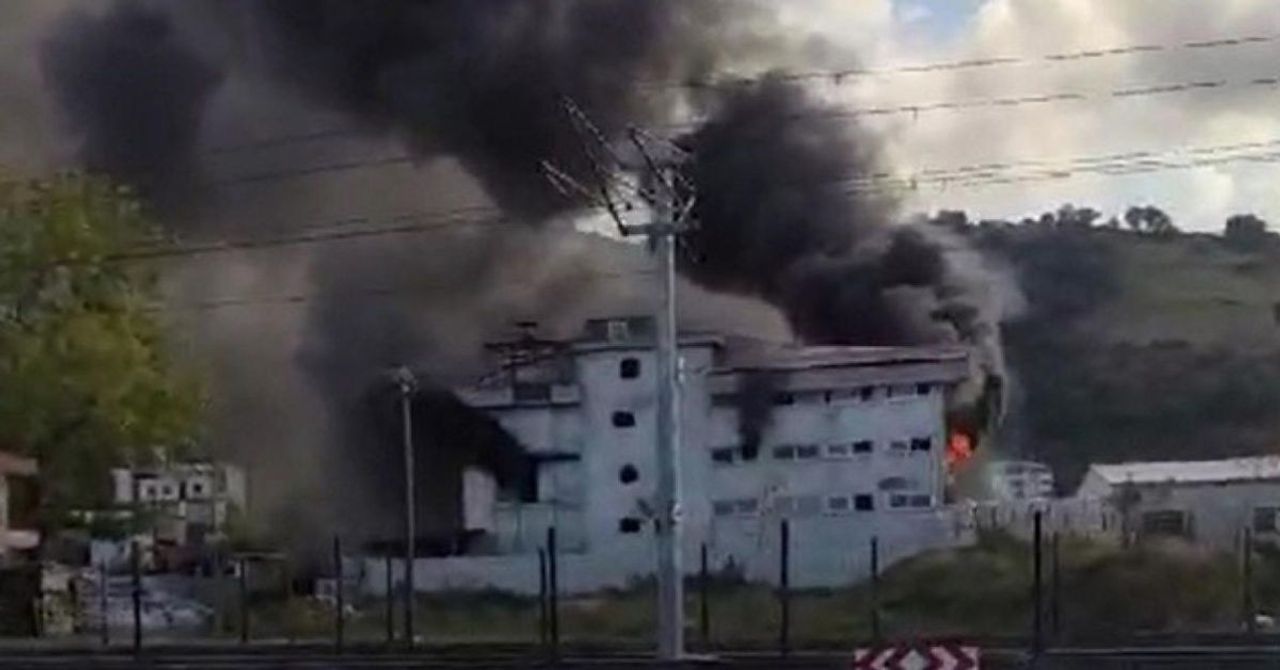 Samsun’da fabrika yangını: Alevler giderek büyüyor Samsun’da fabrika yangını: Alevler giderek büyüyor