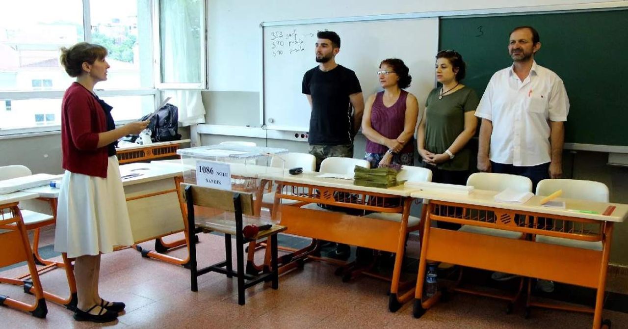 Sandık Görevlisi Sandık Görevlisi