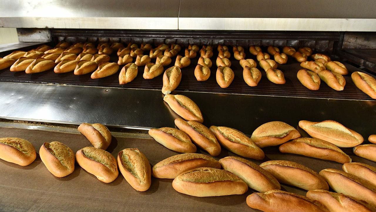 Seçim sonrası halk ekmeğe dudak uçuklatacak zam yapıldı! Ekmek fiyatları zirveyi gördü Seçim sonrası halk ekmeğe dudak uçuklatacak zam yapıldı! Ekmek fiyatları zirveyi gördü