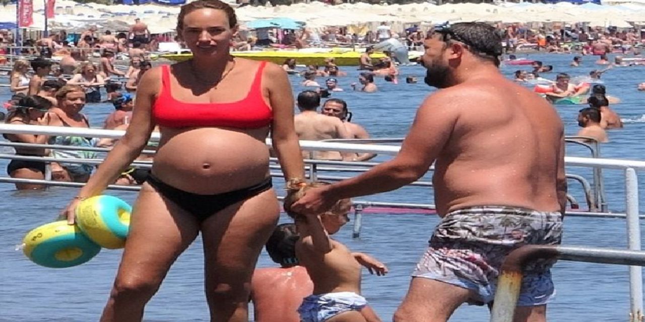Seda Bakan, halk plajında Seda Bakan, halk plajında