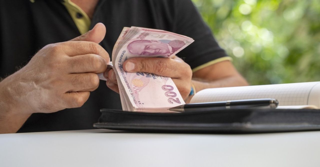 SGK Uzmanı Özgür Erdursun, milyonlarca emekliyi sevindirecek bir haber verdi. Erdursun, emekliler için 5000 TL ek ikramiye ödemesinin tarihini verdi. İşte detaylar… SGK Uzmanı Özgür Erdursun, milyonlarca emekliyi sevindirecek bir haber verdi. Erdursun, emekliler için 5000 TL ek ikramiye ödemesinin tarihini verdi. İşte detaylar…