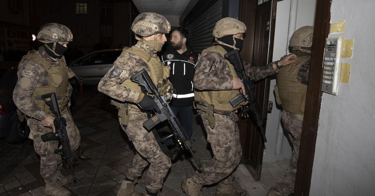 Silah kaçakçılarına büyük darbe: 77 ilde 2 bin 89 şüpheli yakalandı Silah kaçakçılarına büyük darbe: 77 ilde 2 bin 89 şüpheli yakalandı