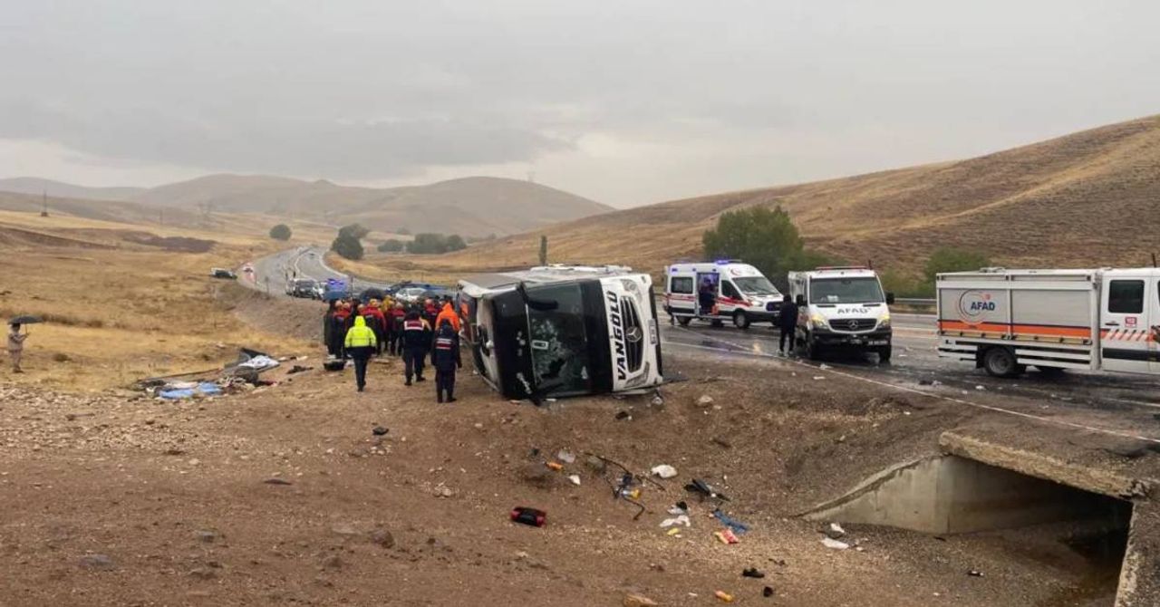 Sivas yolcu otobüsü kazası Sivas yolcu otobüsü kazası