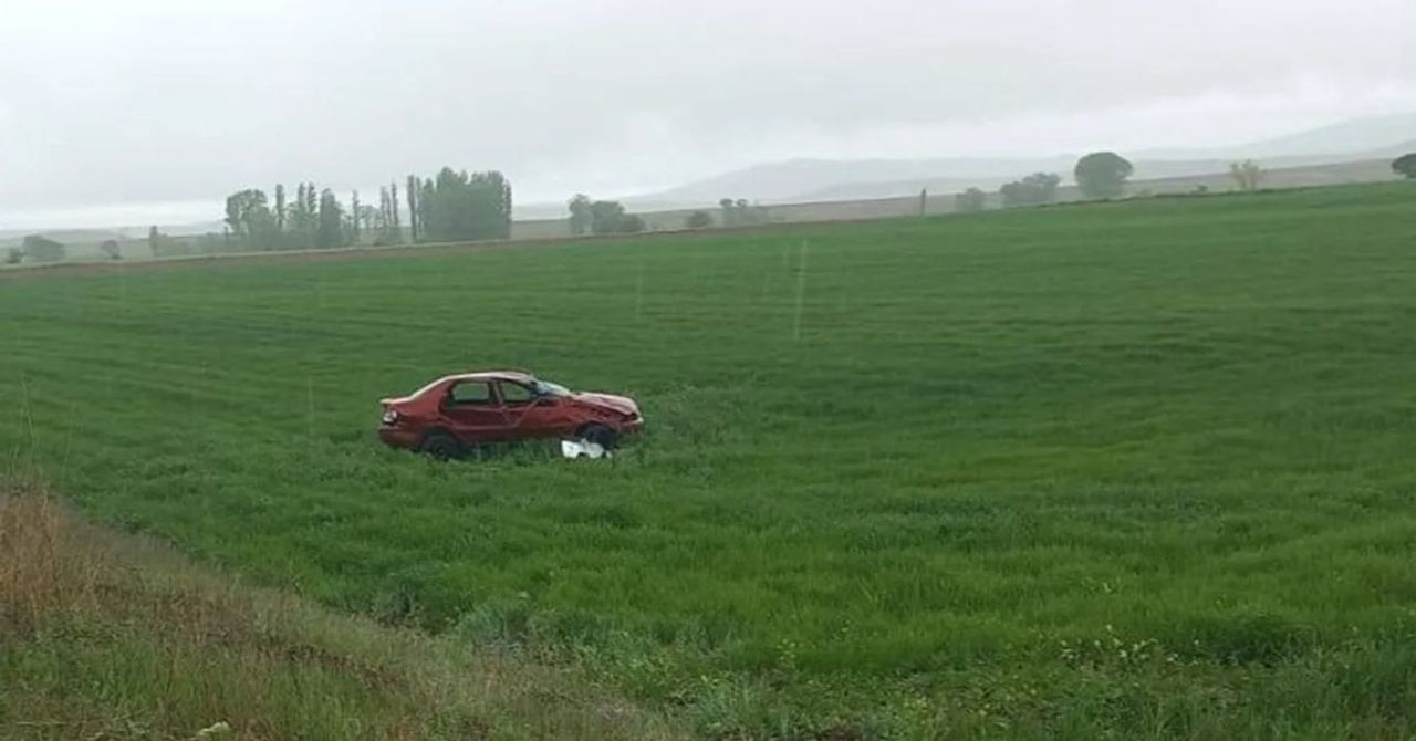 Sivas’ta otomobil şarampole yuvarlandı: Çok sayıda ölü ve yaralı var Sivas’ta otomobil şarampole yuvarlandı: Çok sayıda ölü ve yaralı var