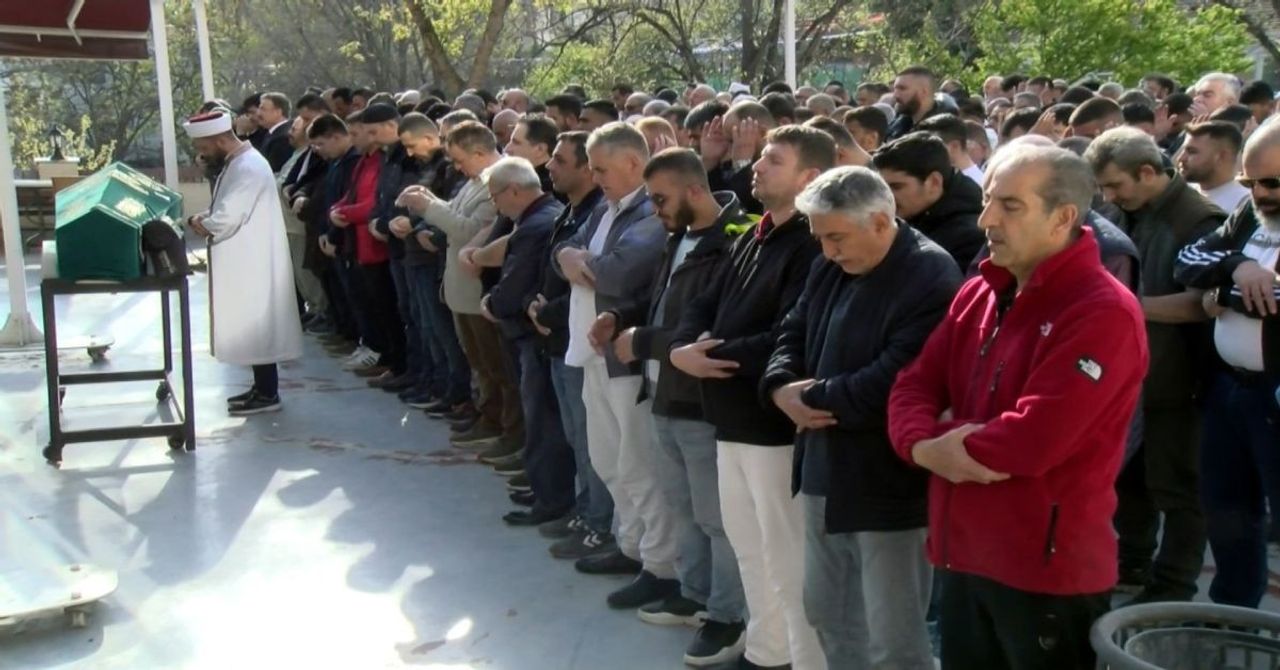 Sosyal medya canına mal oldu: Yorumları okurken kalp krizi geçirerek hayatını kaybetti Sosyal medya canına mal oldu: Yorumları okurken kalp krizi geçirerek hayatını kaybetti