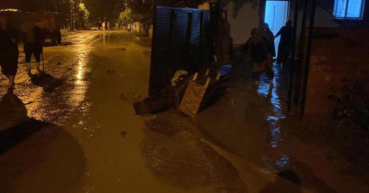 Su baskını hasar bıraktı Su baskını hasar bıraktı