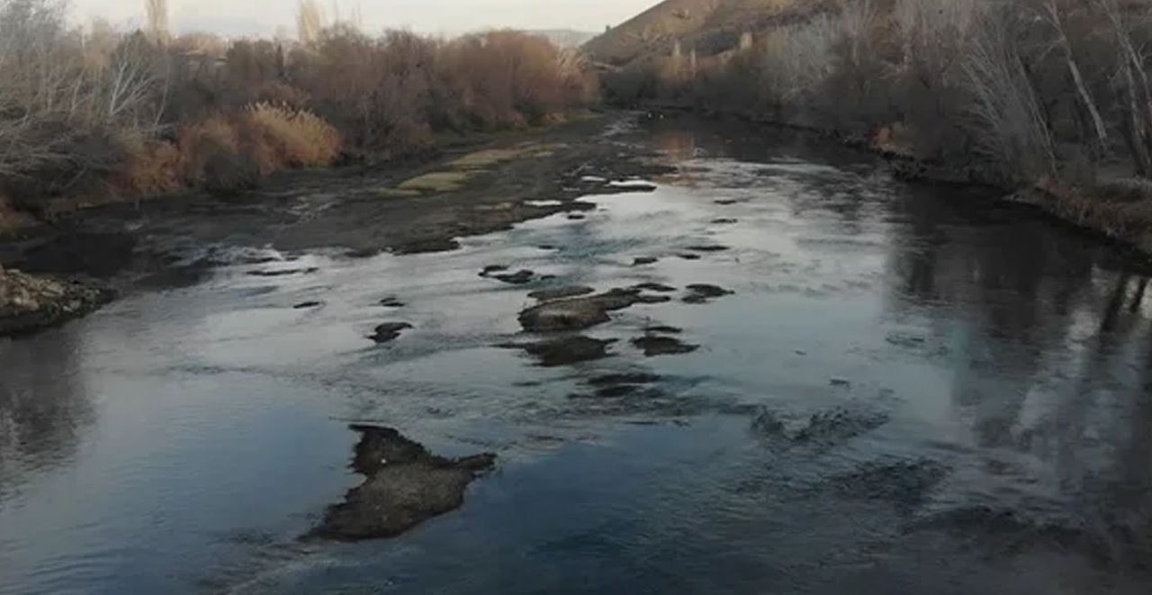 Su seviyesi gözle görünür oranda düştü Su seviyesi gözle görünür oranda düştü