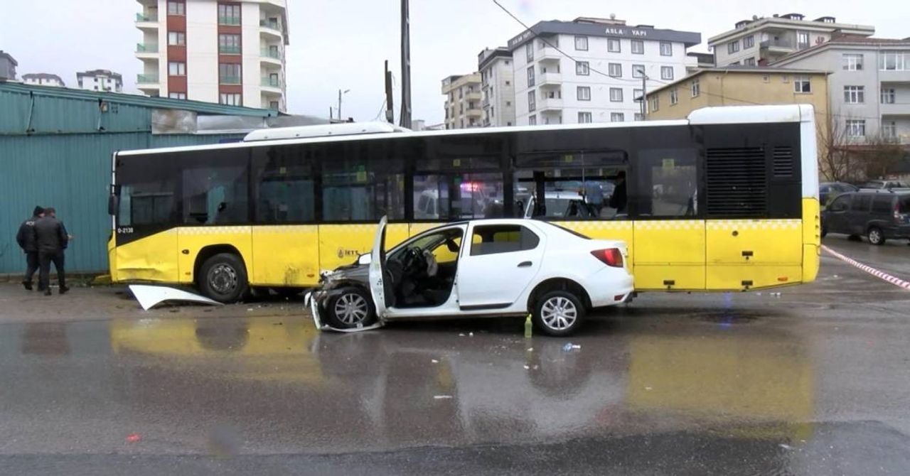 Sultanbeyli’de facia kaza: İETT otobüsü ile otomobil çarpıştı! 6 yaralı var Sultanbeyli’de facia kaza: İETT otobüsü ile otomobil çarpıştı! 6 yaralı var