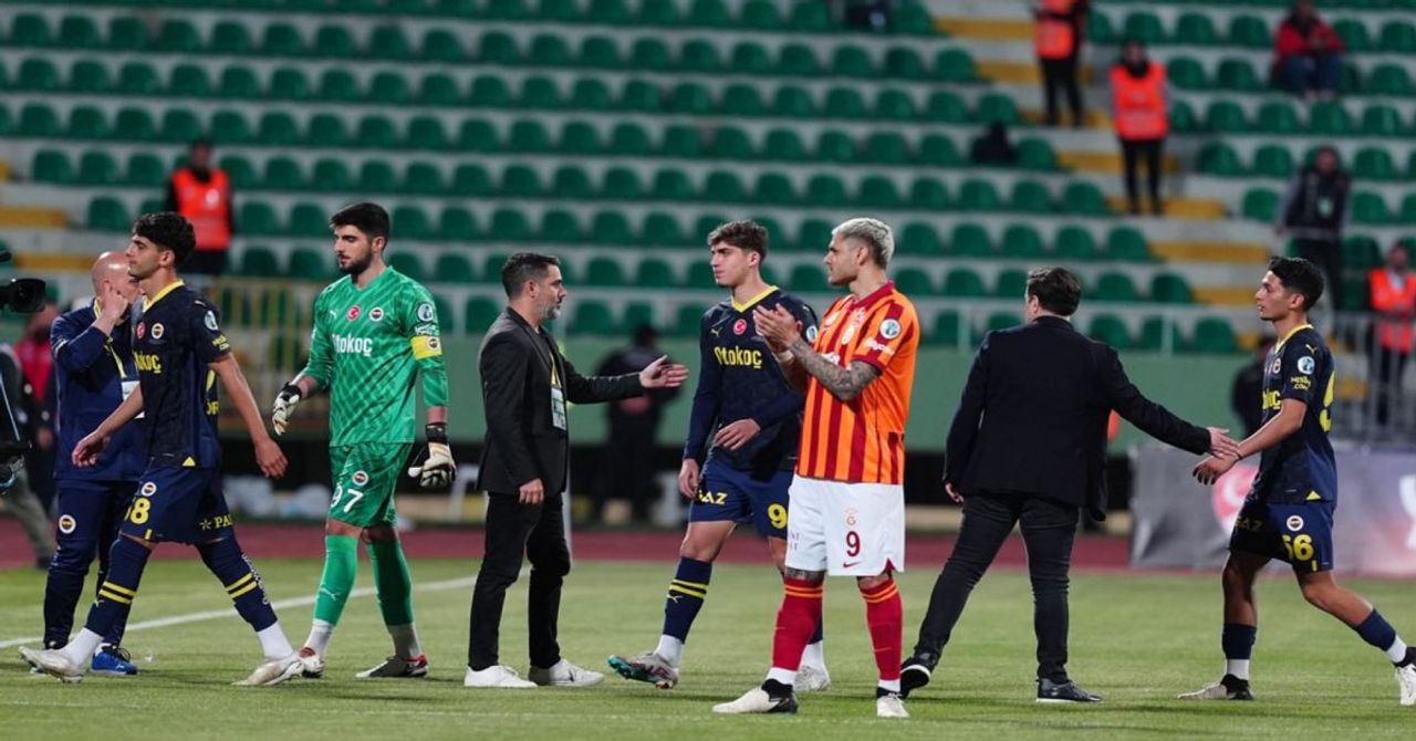 Süper Kupa’daki olay sonrası tartışılıyor: Fenerbahçe’nin Süper Lig’de puanı silinecek mi? Süper Kupa’daki olay sonrası tartışılıyor: Fenerbahçe’nin Süper Lig’de puanı silinecek mi?