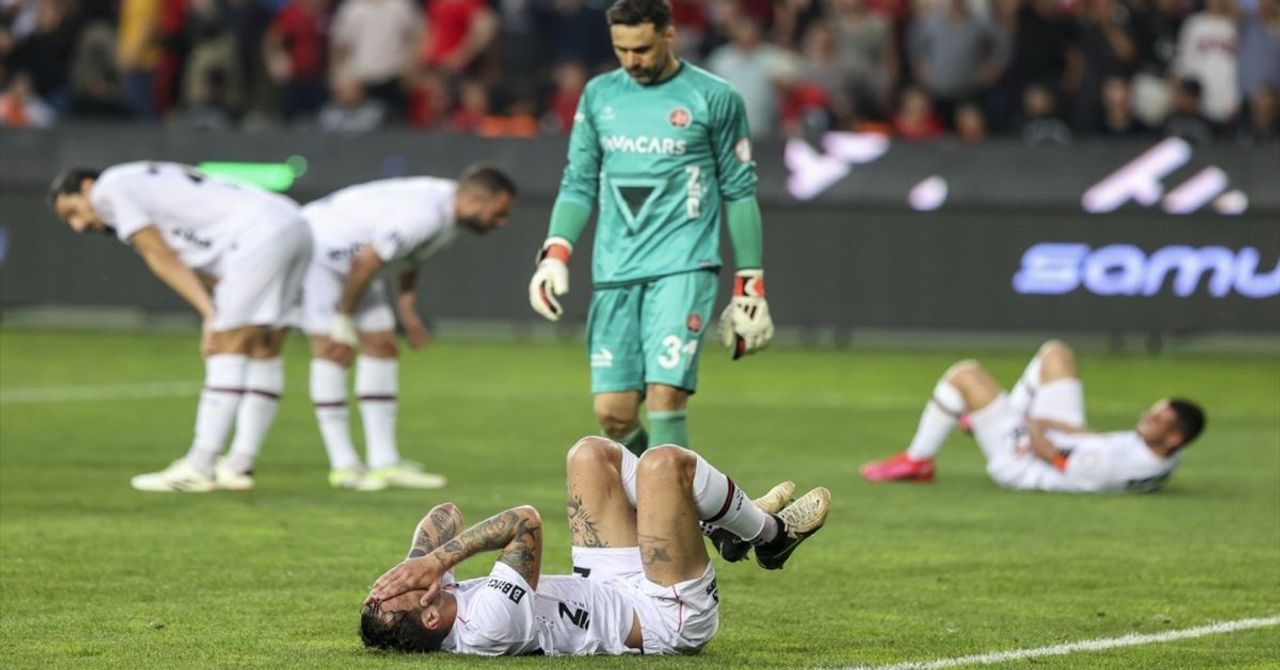 Süper Lig’de bir veda daha: Küme düşen ikinci takım Fatih Karagümrük oldu Süper Lig’de bir veda daha: Küme düşen ikinci takım Fatih Karagümrük oldu