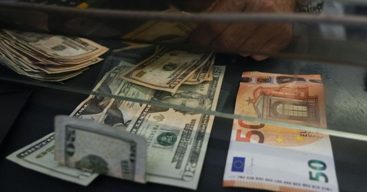 Sürpriz hamle doların yönünü değiştirdi: Dolar ve Euro fiyatı ne kadar oldu 26 Nisan 2024? Sürpriz hamle doların yönünü değiştirdi: Dolar ve Euro fiyatı ne kadar oldu 26 Nisan 2024?
