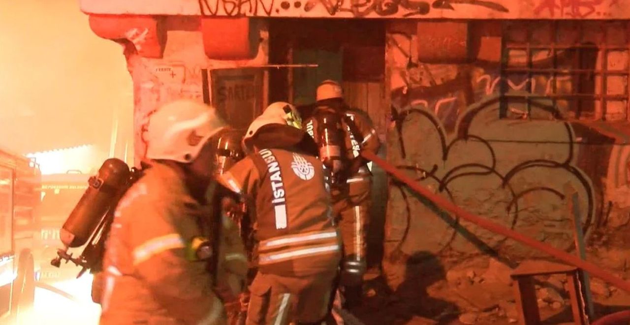 Tarihi kilisede yangın