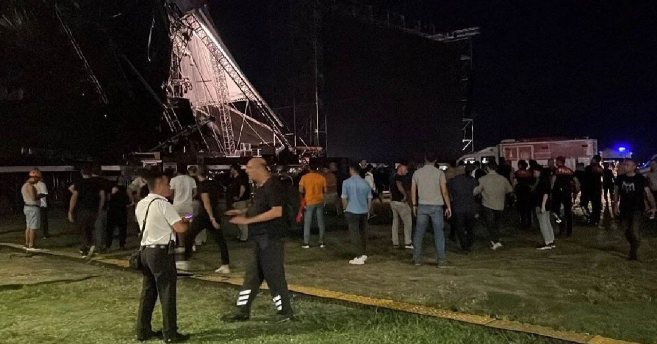 Tarkan İzmir konser alanı çöktü Tarkan İzmir konser alanı çöktü