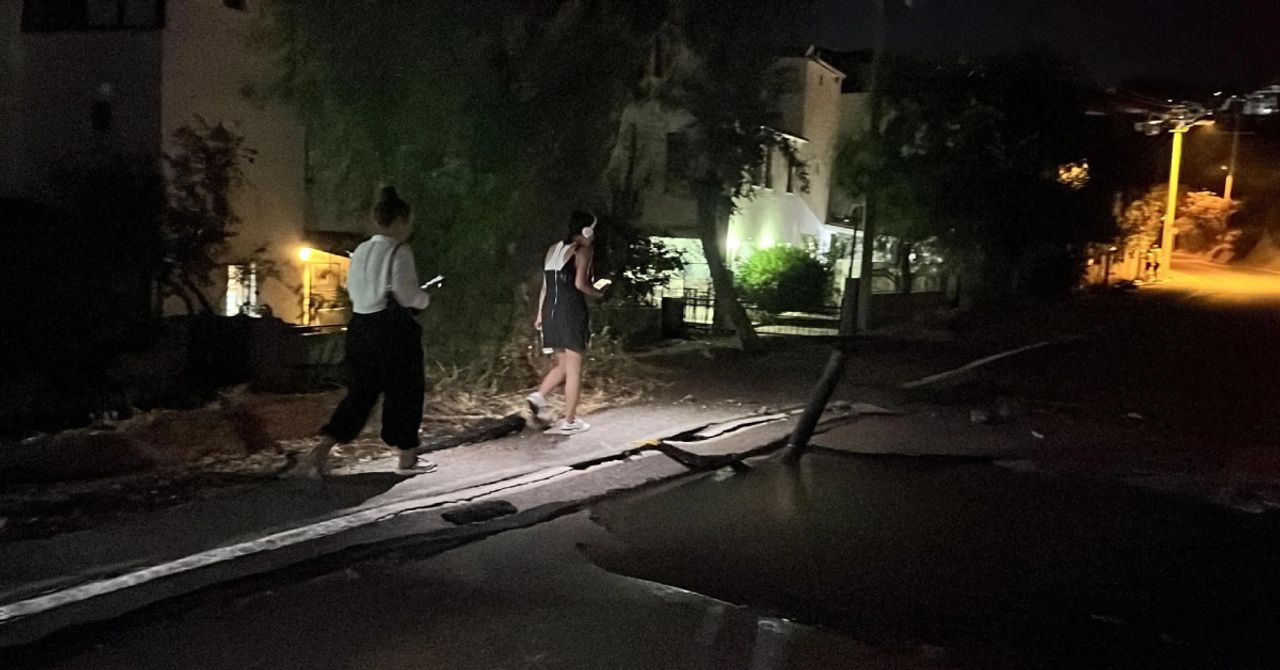 Tatil cennetini su bastı: Bodrum’da cadde ve yollar göle döndü Tatil cennetini su bastı: Bodrum’da cadde ve yollar göle döndü