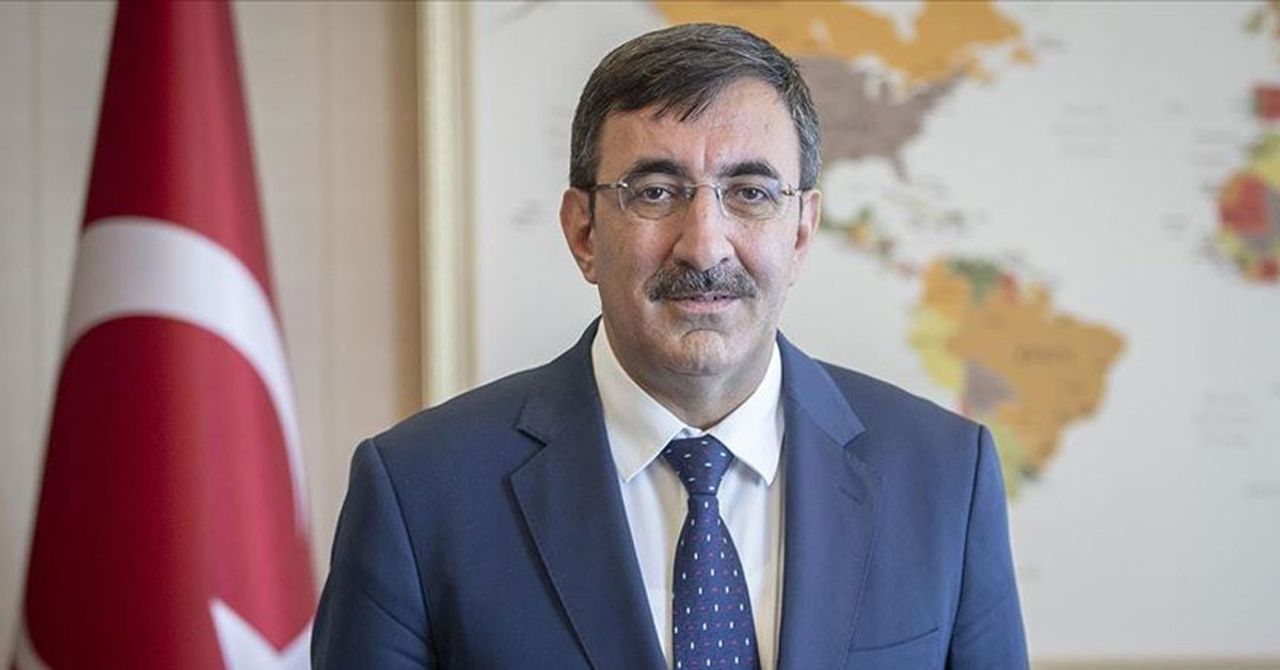 TBMM Plan ve Bütçe Komisyonu Başkanı ve AK Parti Bingöl Milletvekili Cevdet Yılmaz TBMM Plan ve Bütçe Komisyonu Başkanı ve AK Parti Bingöl Milletvekili Cevdet Yılmaz