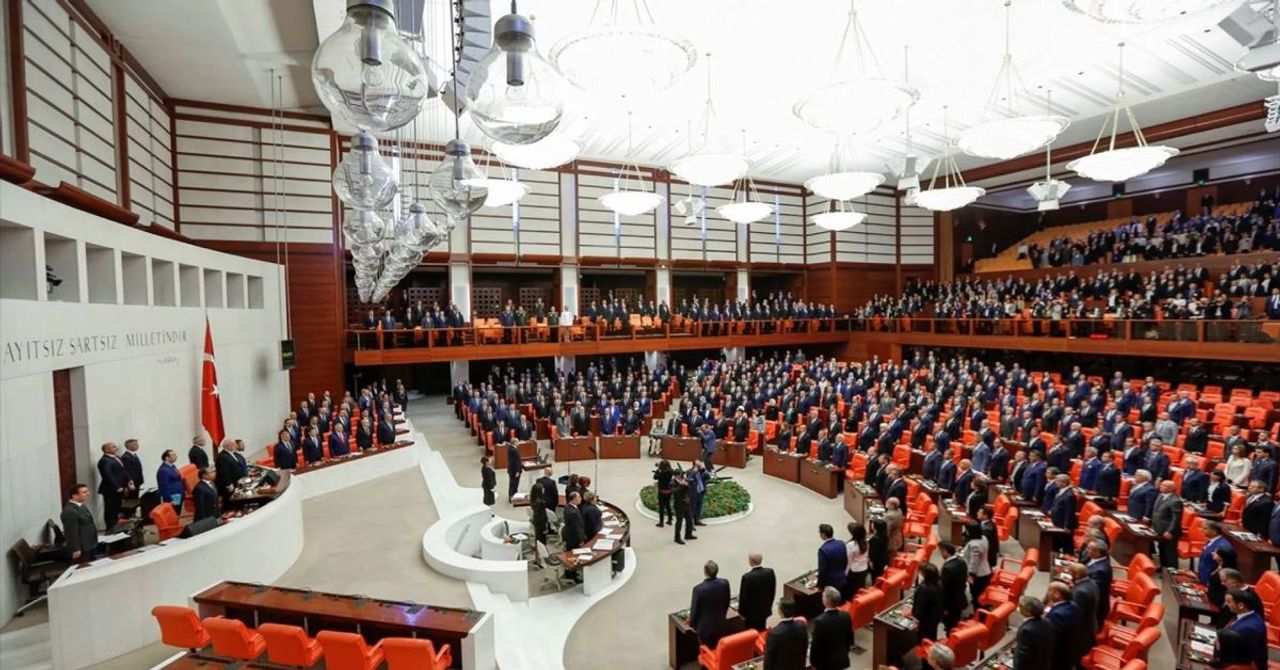TBMM’de anayasa mesaisi: Çok sayıda kanun teklifi bu hafta gelecek TBMM’de anayasa mesaisi: Çok sayıda kanun teklifi bu hafta gelecek