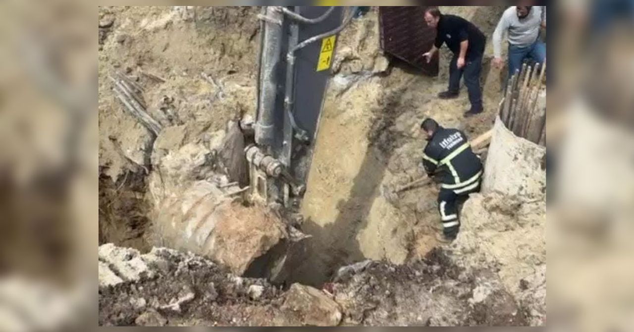 Tekirdağ’ın Çerkezköy İlçesi’nde Halkalı-Kapıkule Hızlı Tren Hattı, çalışması sırasında göçük meydana geldi. 2 işçinin göçük altında olduğu belirtildi. Tekirdağ’ın Çerkezköy İlçesi’nde Halkalı-Kapıkule Hızlı Tren Hattı, çalışması sırasında göçük meydana geldi. 2 işçinin göçük altında olduğu belirtildi.