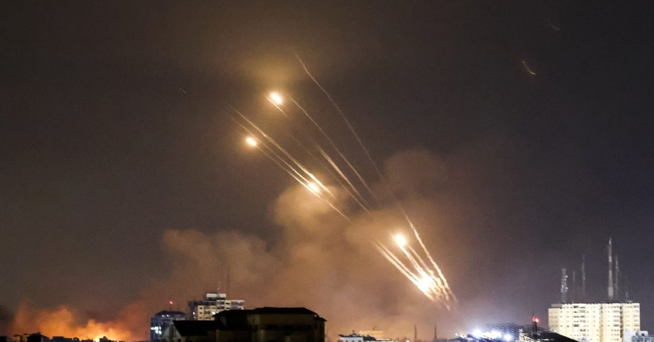 Tel Aviv’de patlama sesleri duyuldu: Hamas, kente iki roketle saldırdı Tel Aviv’de patlama sesleri duyuldu: Hamas, kente iki roketle saldırdı