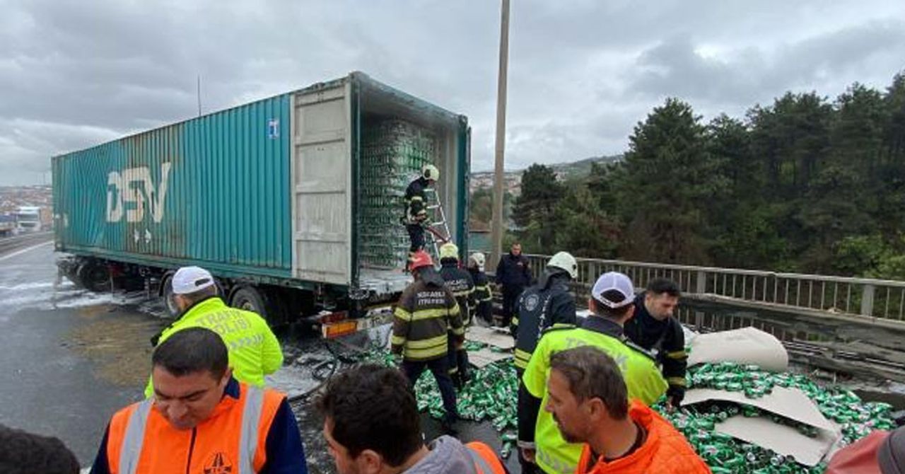 Tem Otoyolu’nda hem kaza hem yangın: İstanbul istikameti trafiğe kapandı! Tem Otoyolu’nda hem kaza hem yangın: İstanbul istikameti trafiğe kapandı!