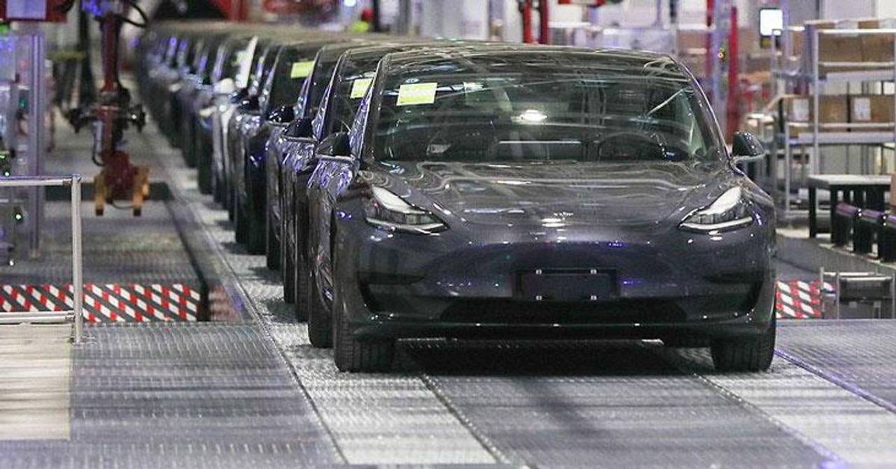 Tesla Arka Lamba Arızası Tesla Arka Lamba Arızası