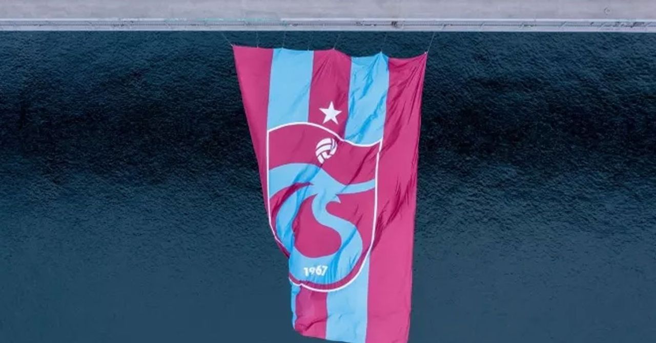 Trabzonspor bayrağı İstanbul Boğazı Trabzonspor bayrağı İstanbul Boğazı