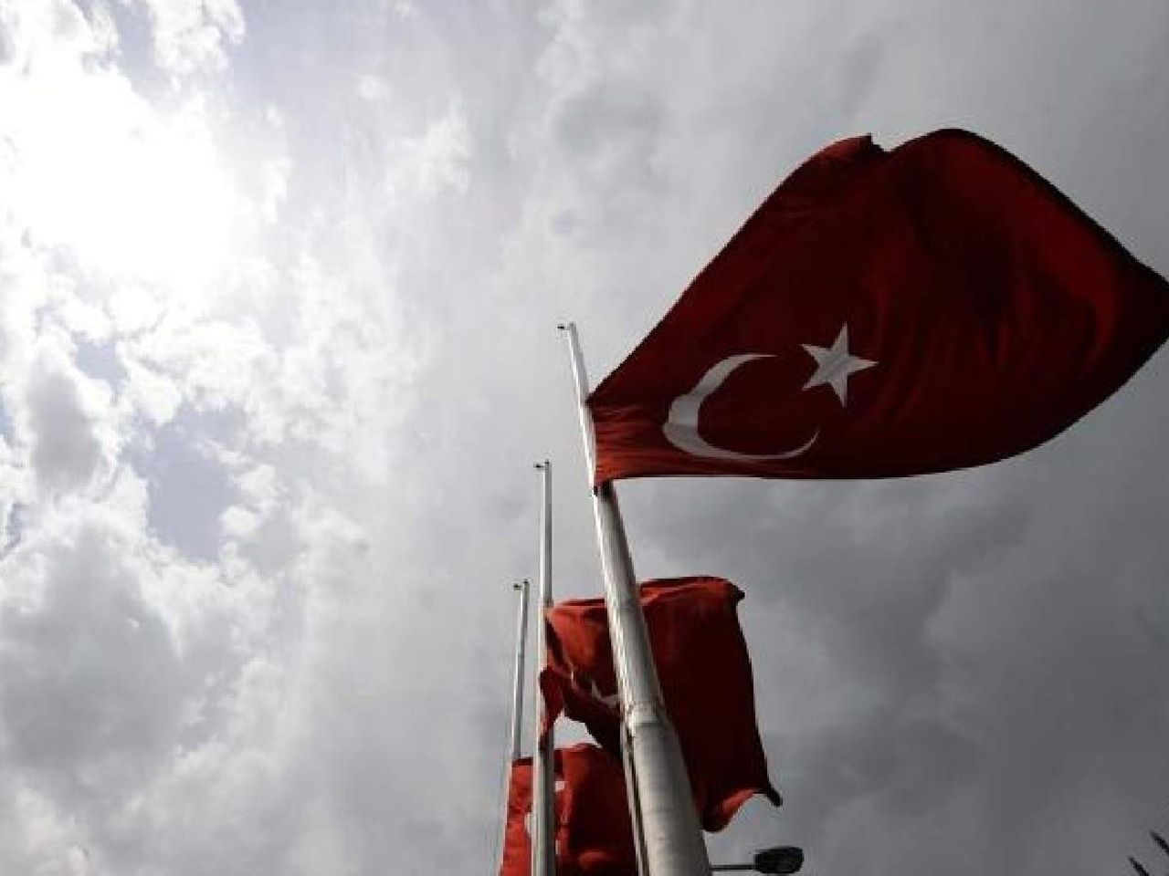 Türk Bayrağı yarıya çekilme sebepleri Türk Bayrağı yarıya çekilme sebepleri