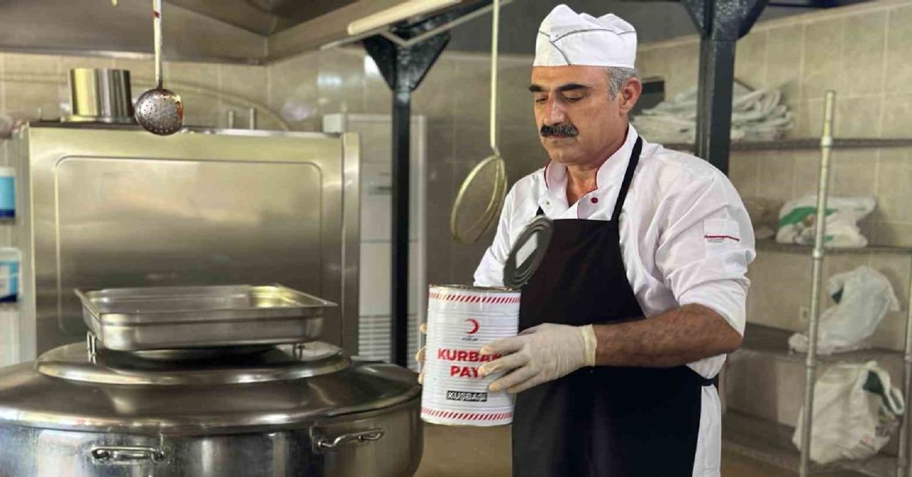 Türk Kızılayı’ndan büyük kampanya: Türkiye genelinde 41 aşevi günlük 50 bin kişinin ihtiyacını karşılıyor Türk Kızılayı’ndan büyük kampanya: Türkiye genelinde 41 aşevi günlük 50 bin kişinin ihtiyacını karşılıyor