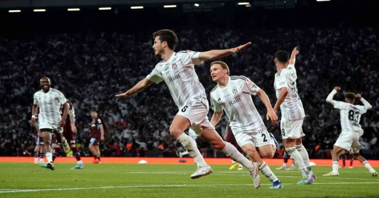 Türkiye Kupası gol düellosuyla sahibini buldu: Beşiktaş Trabzonspor’u son dakika golüyle devirdi Türkiye Kupası gol düellosuyla sahibini buldu: Beşiktaş Trabzonspor’u son dakika golüyle devirdi