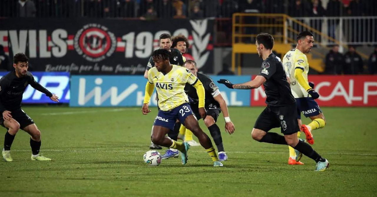 Ümraniyespor Fenerbahçe Batshuayi Faul-1 Ümraniyespor Fenerbahçe Batshuayi Faul-1