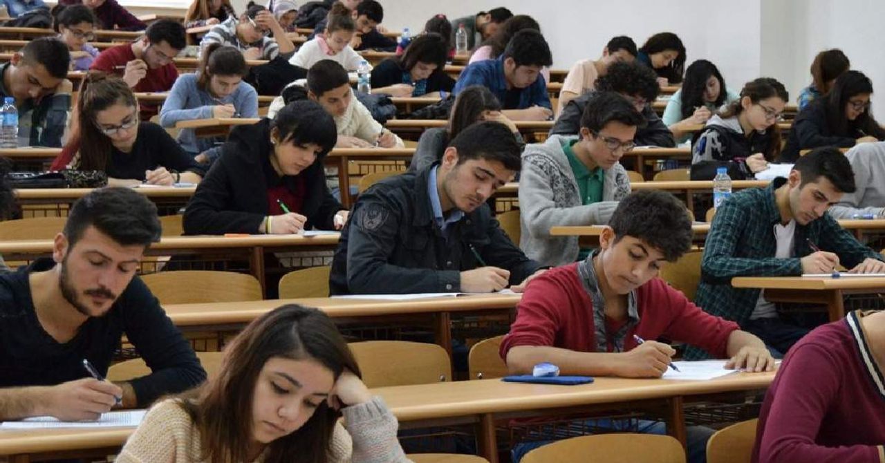 Üniversiteler Nisan