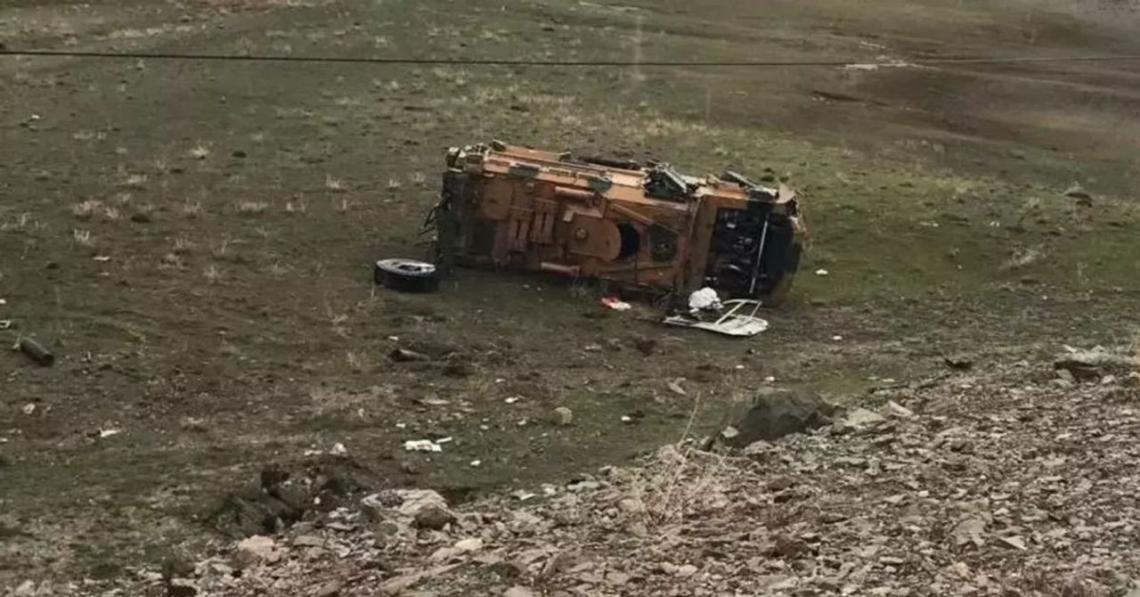 Van’da askeri araç devrildi: Çok sayıda asker hastaneye kaldırıldı Van’da askeri araç devrildi: Çok sayıda asker hastaneye kaldırıldı