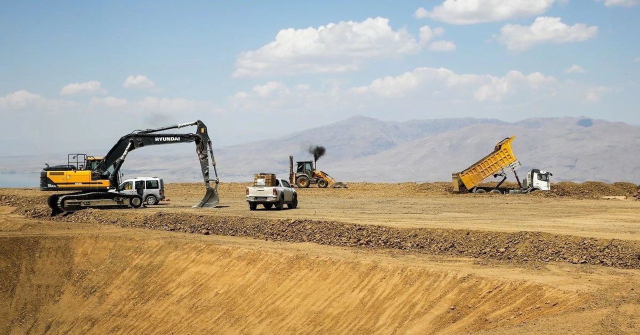 Van’da petrol heyecanı yaşanıyor: Jandarma bölgede gece gündüz nöbette Van’da petrol heyecanı yaşanıyor: Jandarma bölgede gece gündüz nöbette