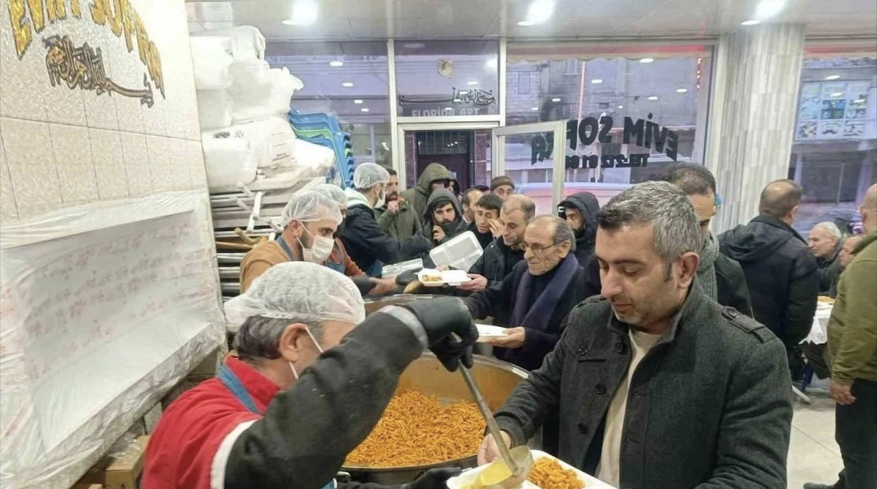 Vatandaşlar bir kuruş bile ödemeden iftar yemekleri önüne geliyor! Belediye müjdeyi duyurdu Vatandaşlar bir kuruş bile ödemeden iftar yemekleri önüne geliyor! Belediye müjdeyi duyurdu