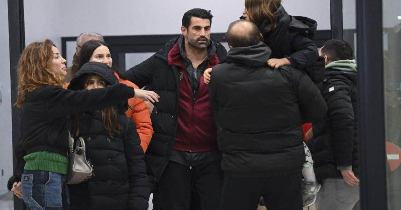 Volkan Demirel Depremzede Çocuklar Volkan Demirel Depremzede Çocuklar